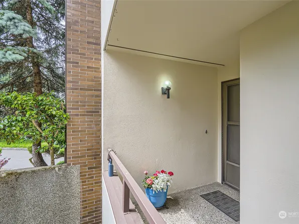 10923 Glen Acres Drive S #B, Seattle, WA 98168