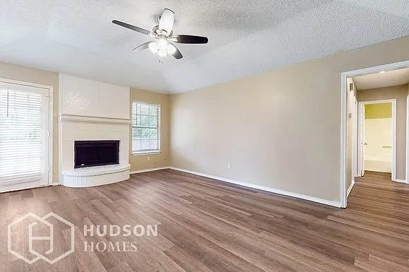3 bed, 2.0 bath, 1691 sqft, $2,285 — Photo 4