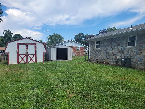 2nd image of 601 Perry Dr