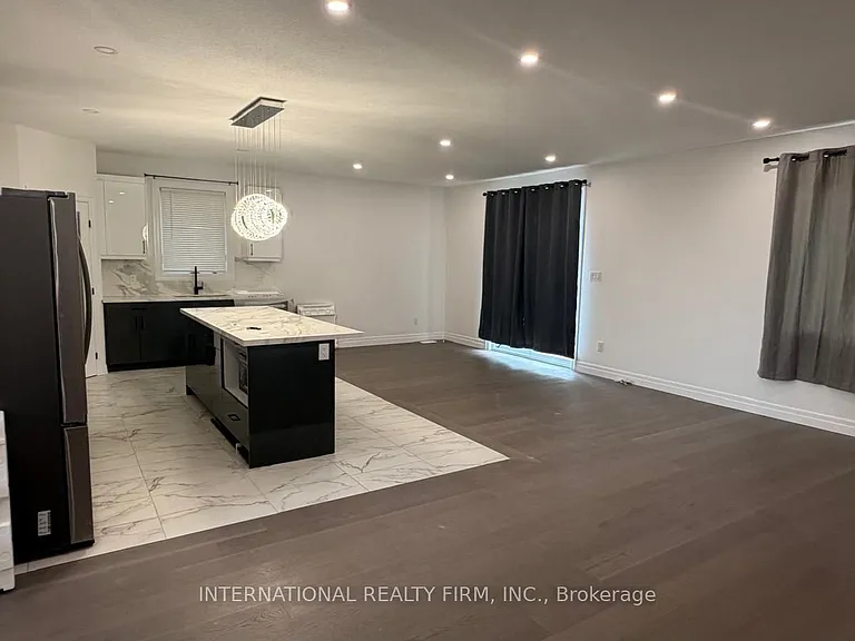 891 Darnley Blvd — Photo 23