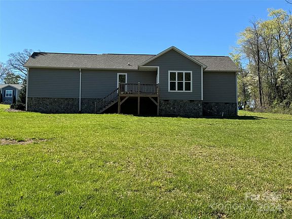 2nd image of 2436 Diane St