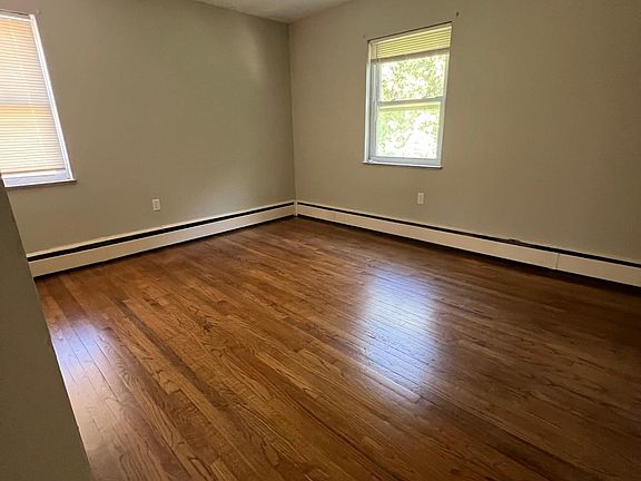4th image of 430 Clinton Springs Ave APT 3