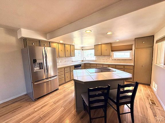 4th image of 2202 Harvey Pl