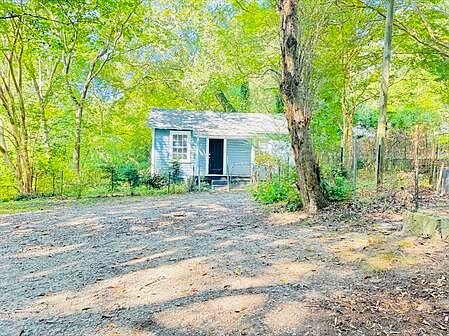 3rd image of 104 Plum Tree Ln
