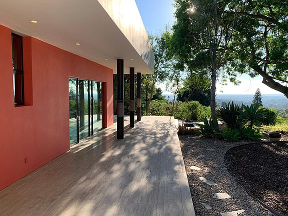 3rd image of 302 Sunrise Cir
