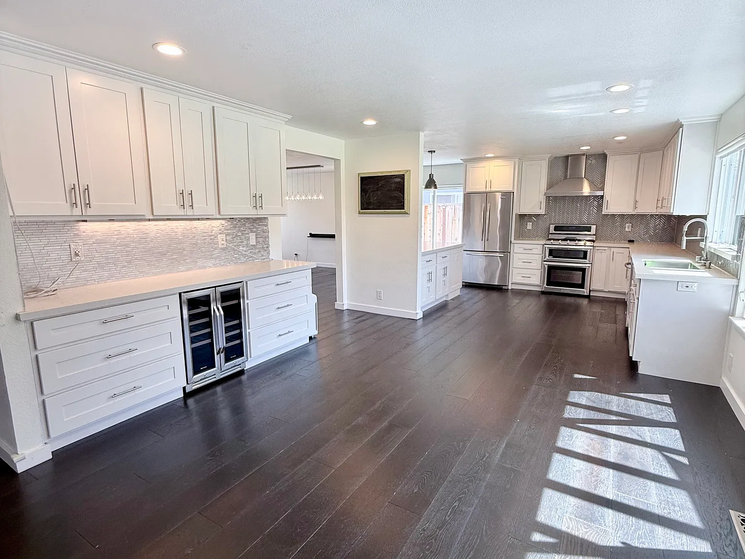 4 bed, 2.5 bath, 2097 sqft, $5,995 — Photo 3
