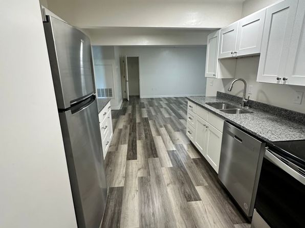 105 Collegiate Ct #13