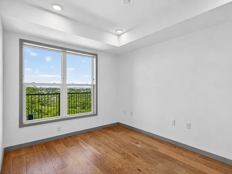 400 Herron Dr #21 — Photo 21