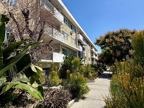 4th image of 400 S Berendo St APT 318