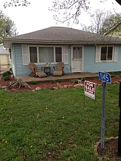 1145 Perry St photo 1