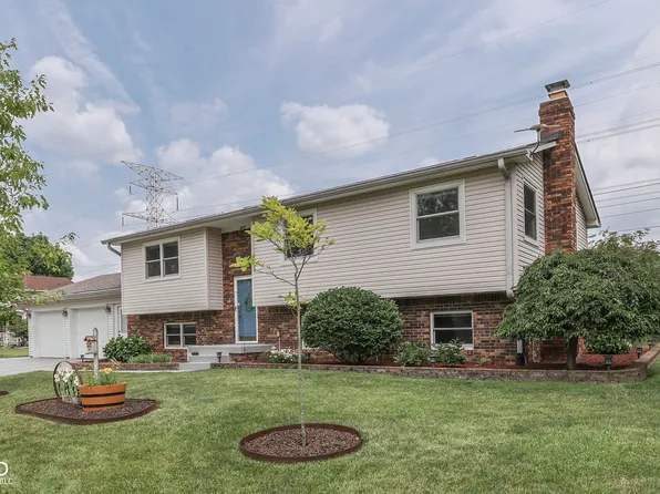 617 Echo Bend Blvd, Greenwood, IN 46142