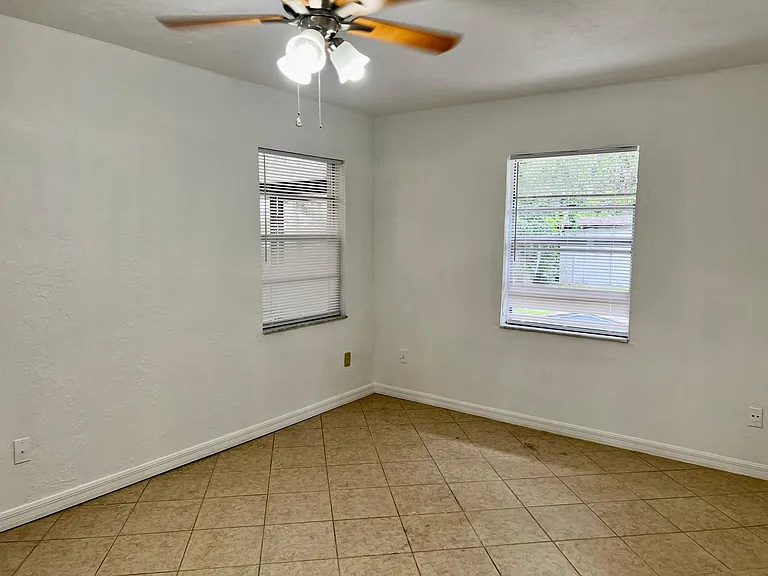 1109 Flomich St — Photo 13