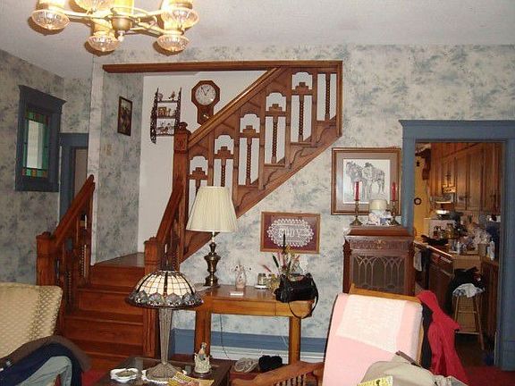 LIVINGROOM&OPEN STAIRCASE