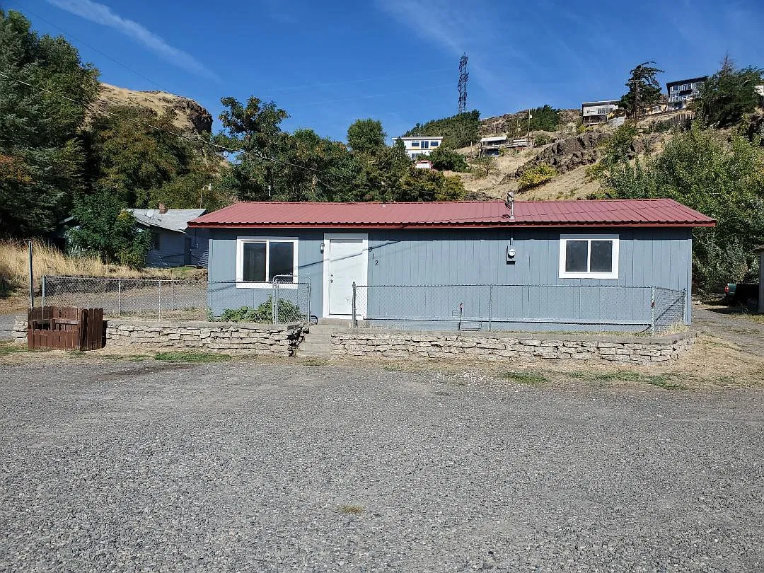 2 bed, $1,250 — Photo 1