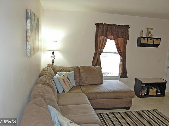 5th image of 610 Casey Pl