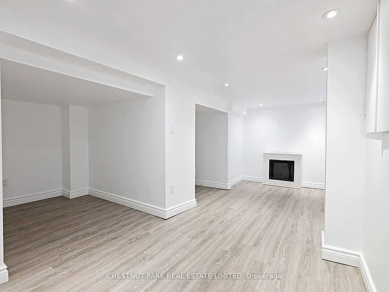 15 Denison Rd W — Photo 6