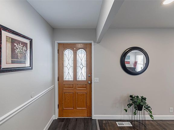 5th image of 2610 Dresden Dr