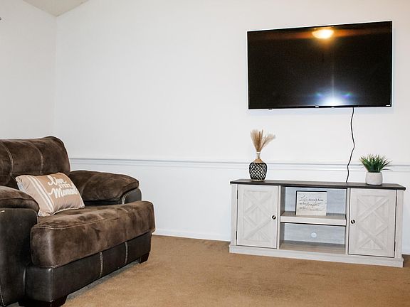 4th image of 124 Twisted Pines Ct #B