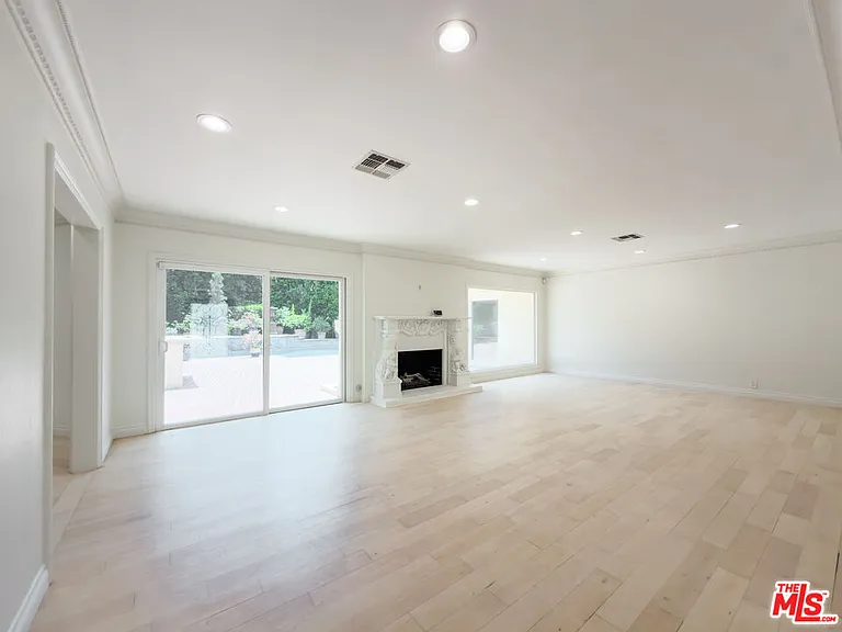 1094 Garden Ln — Photo 38