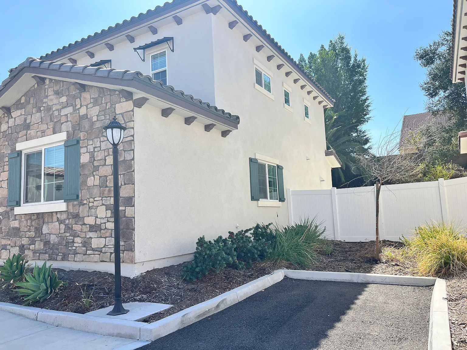 4 bed, 3.5 bath, 2627 sqft, $5,000 — Photo 2