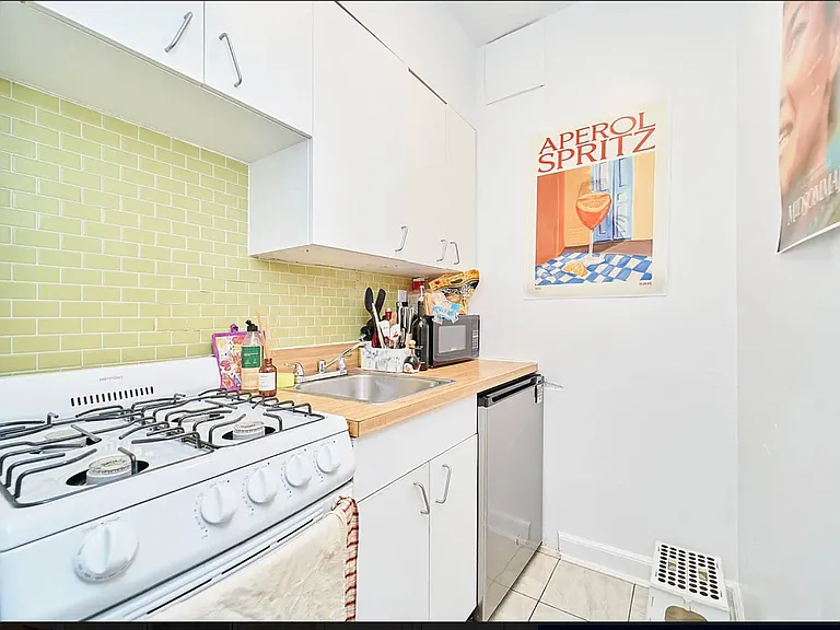 400 W 45th St #5D — Photo 7
