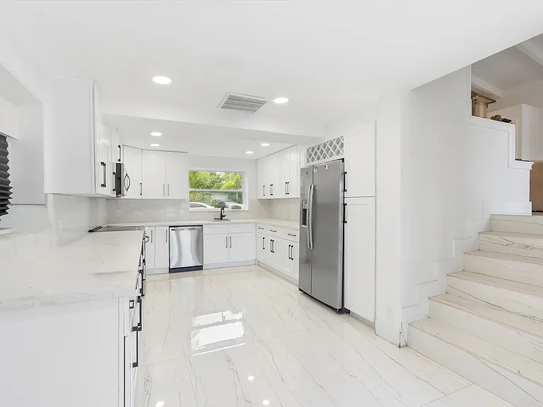 2518 Key Largo Ln — Photo 7