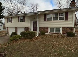 305 SW Ensley Ln, Lees Summit, MO 64081