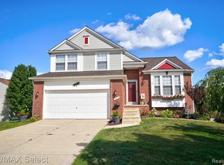 401 Deer Valley Rd, Holly, MI 48442