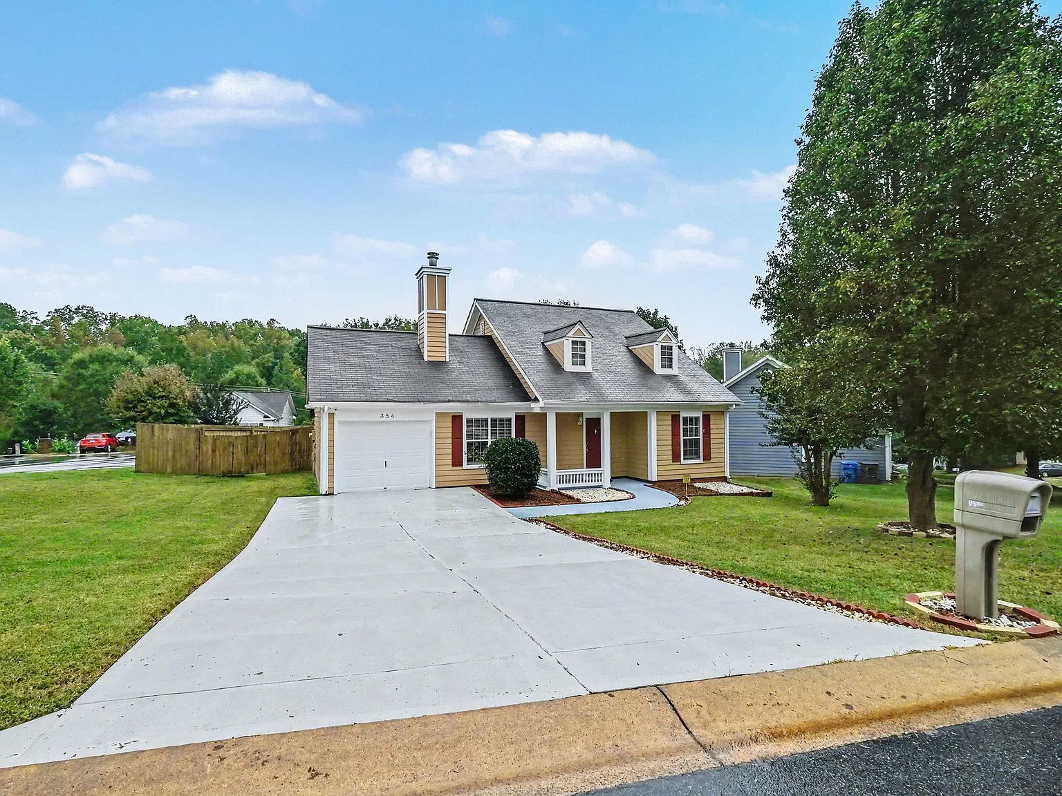 3 bed, 1117 sqft, $1,985 — Photo 3