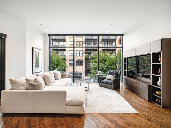 2nd image of 676 N Kingsbury St #201