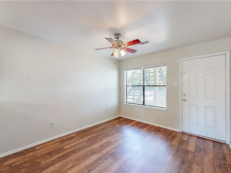 303 Manuel Dr #B — Photo 11