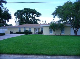 1616 Golf View Dr, Belleair, FL 33756