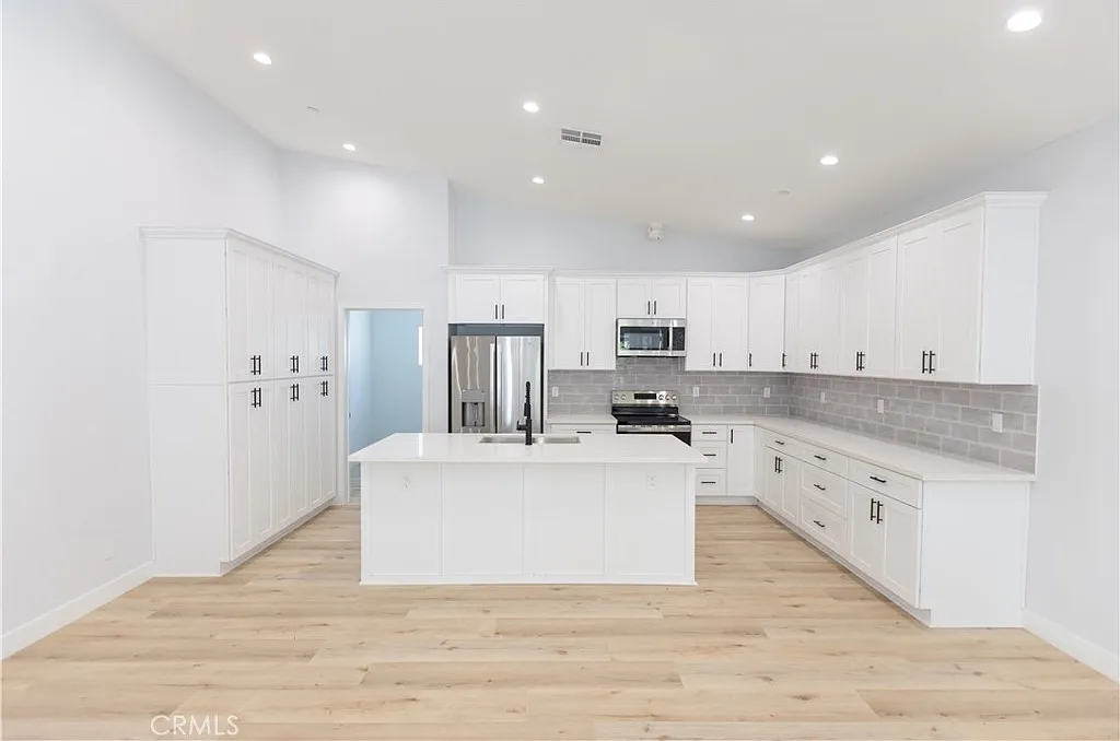 4 bed, 1982 sqft, $7,500 — Photo 4