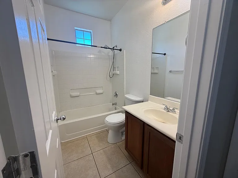 902 E Dee St — Photo 19