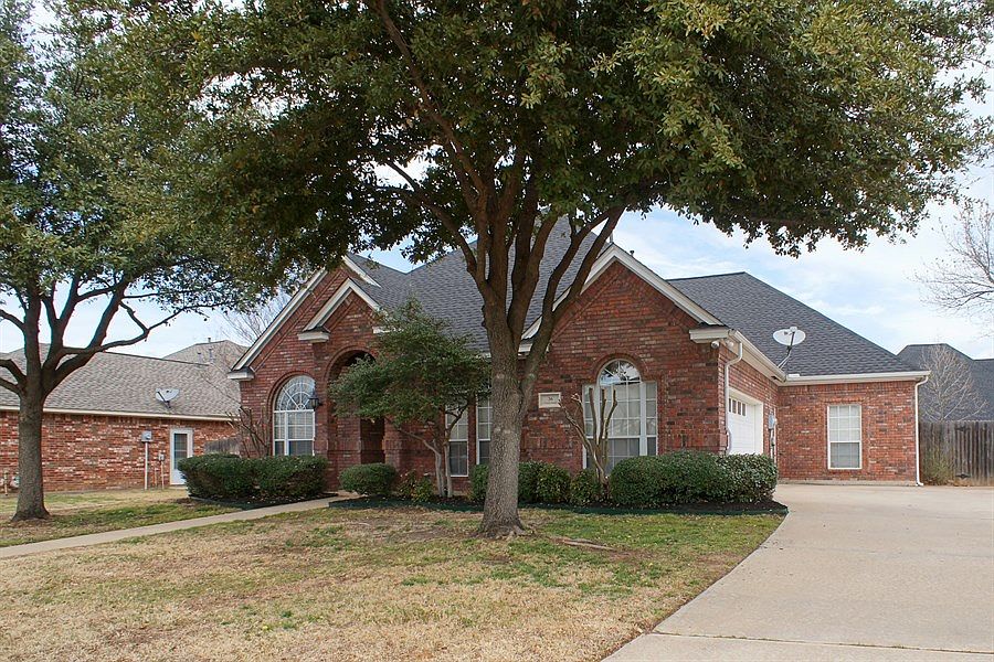 1st image of 36 Crestwood Dr