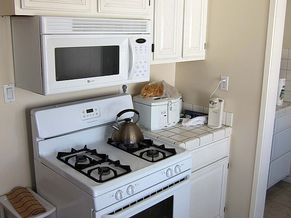 5th image of 5847 Dunrobin Ave