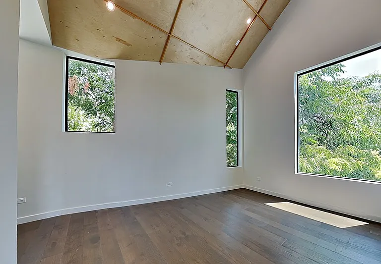 906 Blackland Ct — Photo 10