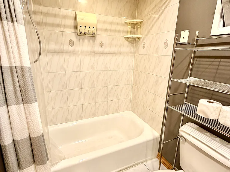 2609 S Lowe Ave #1F — Photo 7