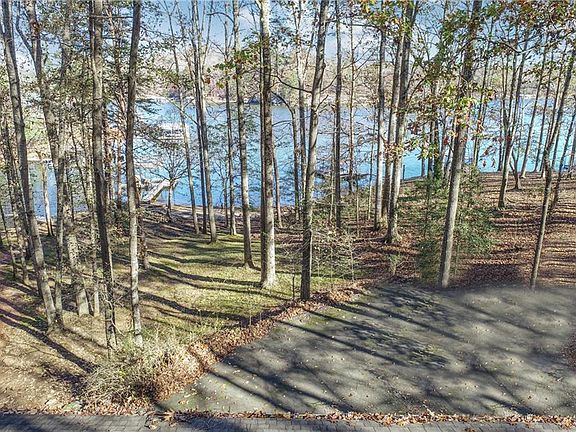 5th image of 350 Eastview Dr