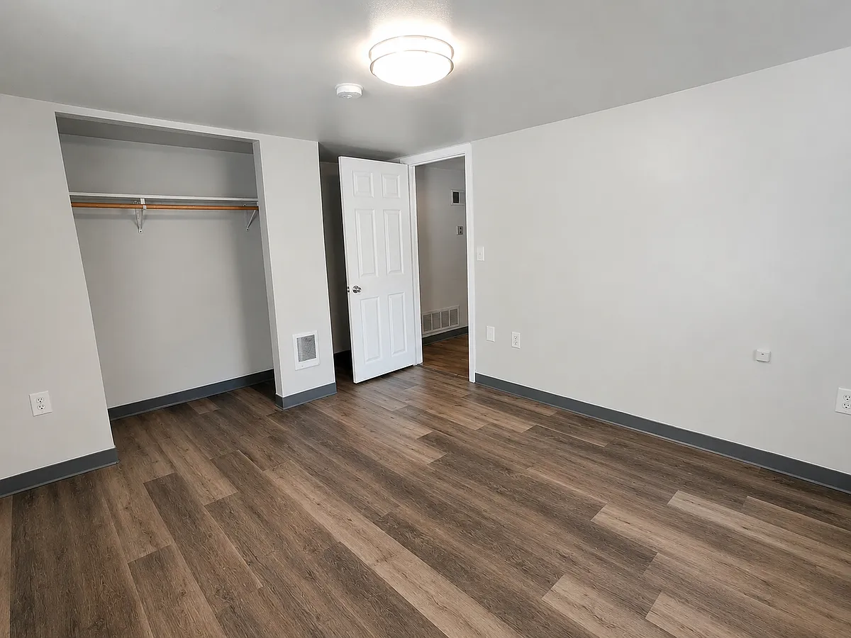 Building Photo - 3226 15th Ave W #1-B