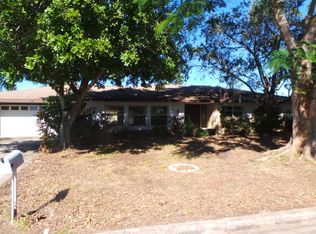 515 Parkside St, Lehigh Acres, FL 33936