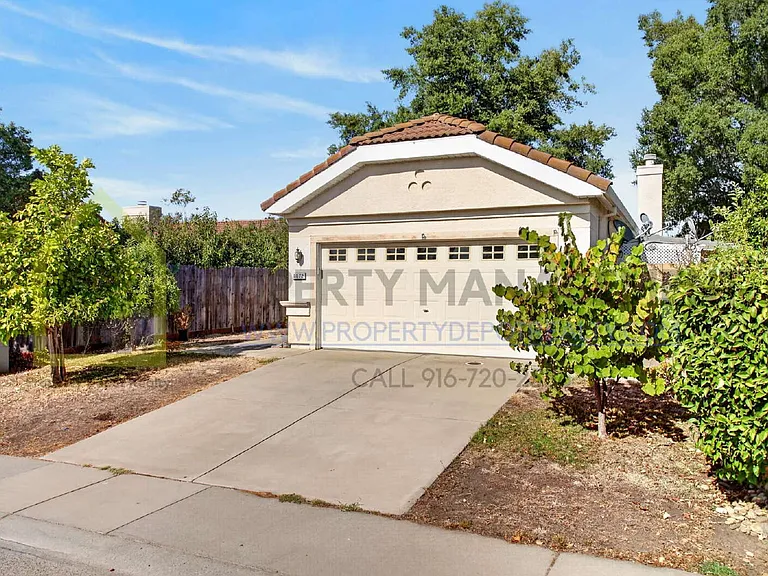 8072 Bothwell Dr — Photo 2