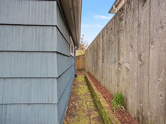 2220 SE Yamhill St — Photo 15