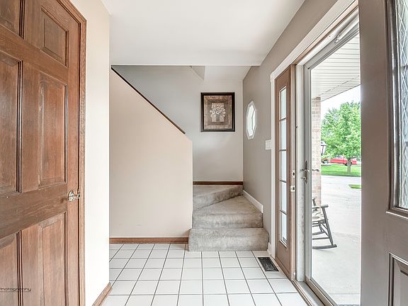 5th image of 2321 Golfview Dr