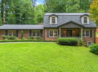 1050 Lake Charles Dr, Roswell, GA 30075