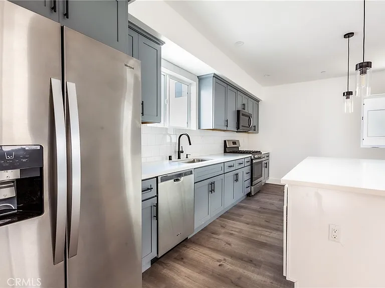 10910 W Hesby St #1/2 — Photo 15