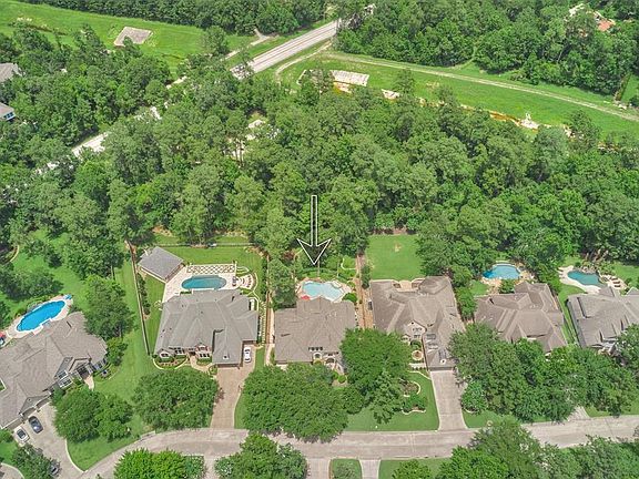 The incredible lot with an abundance of space and privacy! Cascade canyon has one entry and has no through roads. It is a popular family orientated neighborhood. This is the Woodlands lifestyle you have waited for! Less than 1 mile to The Woodlands E