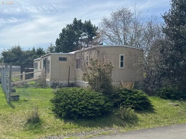 8035 Hollyhock St, Rockaway Beach, OR 97136