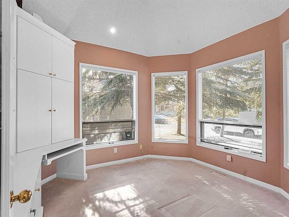 3rd image of 84 W Strathlorne Cres SW