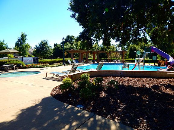 4th image of 400 Regatta Ln